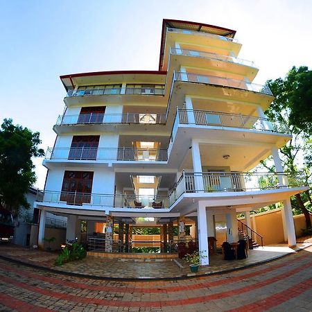 أنرادابورام Happy Leoni Hotel المظهر الخارجي الصورة